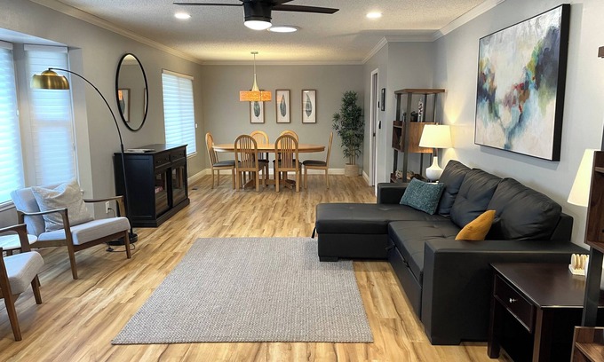 Chico House | The Lassen House-Spacious Home off the Esplanade