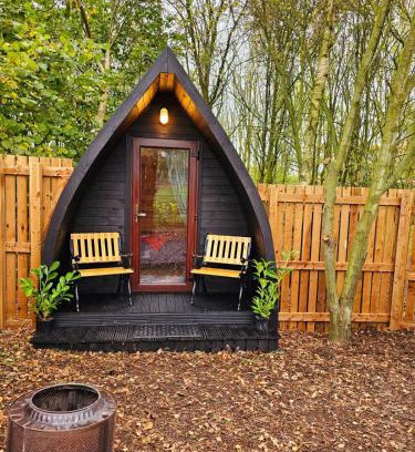 Poulton-le-Fylde House | The Laurels - Wood Fired Hot Tub and Firepit