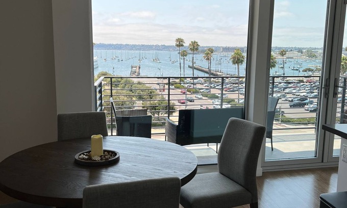East Village Apartment | The Lavender – Bright & Cozy 2-Bedroom Apartment with WiFi,GYM & AC