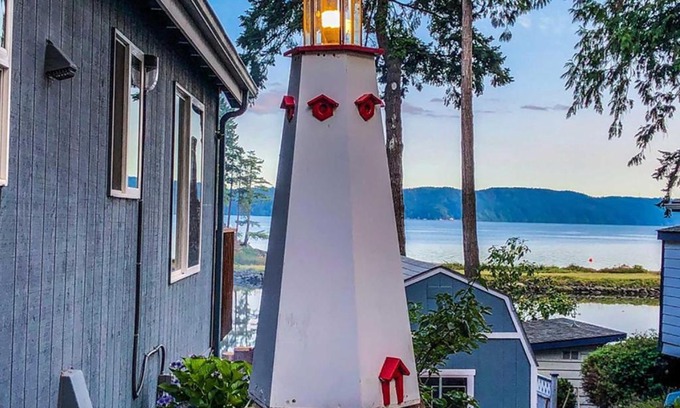 Lilliwaup Villa | The Lillipad in Lilliwaup Magnificent Waterfront!