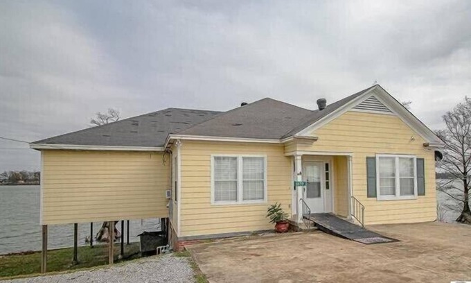 Lake Providence House | The Lily Pad