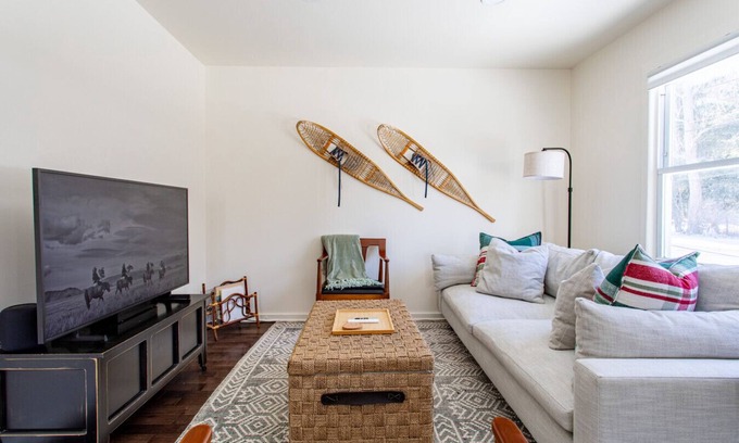 Livingston Manor Apartment | The Little Manor House