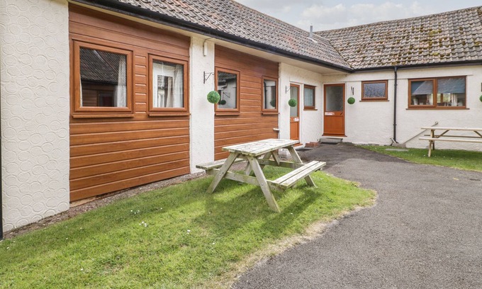 Watchet House | THE LITTLE OWLS (NO6), romantic, country holiday cottage in Watchet