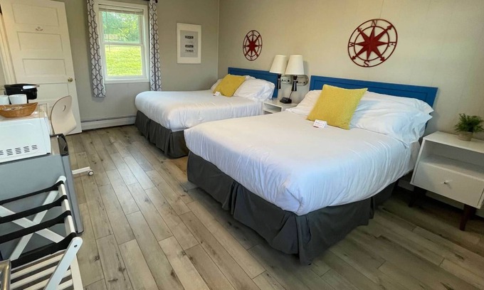 Mount Horeb House | THE LITTLE VILLAGE , 2 Full Beds 101