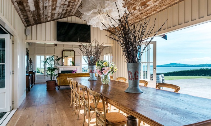 Oneroa House | The Lodge at Mudbrick