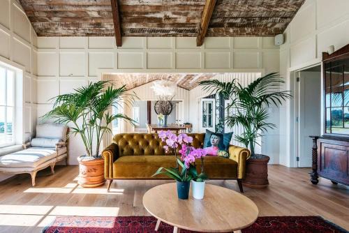 Oneroa House | The Lodge at Mudbrick