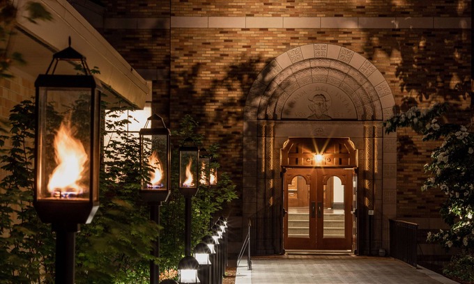 Kirkland Hotel | The Lodge at St Edward Park