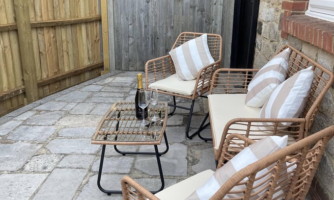 Cowes Cabin | The Lodge Hideaway - Studio Style, Simple Luxury