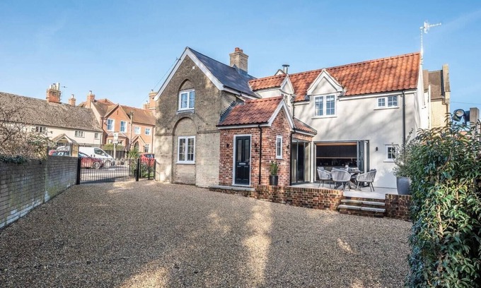 Saxmundham Apartment | The Lodge, Saxmundham