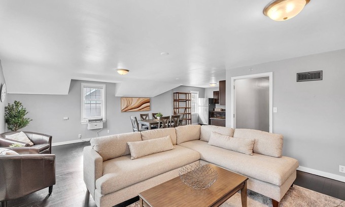 Middlebury House | The Loft 3BR Apartment with Scenic Deck