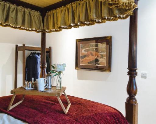 Cheltenham Apartment | The Loft at Hewletts Farm - Stunning Apartment on The Cotswold Way Close to Cheltenham