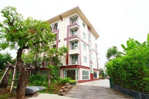 Wong Sawang Hotel | The Loft Resort Bangkok