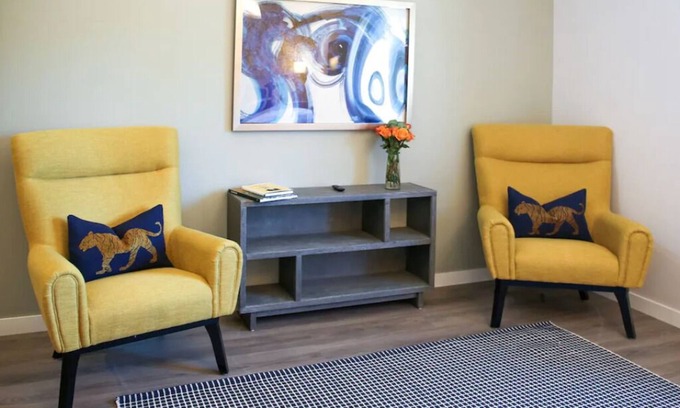 Paso Robles Apartment | The Lofts at Paso Market Walk - The Elderberry Room