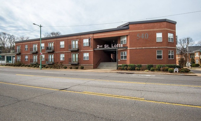 Clarksville Condo | The Lofts of Downtown (540 N 2nd St, #210)