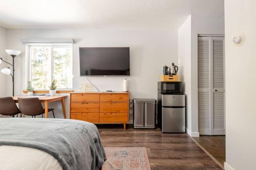 Kirkwood Apartment | The Lookout Loft Great views and King Sized Bed