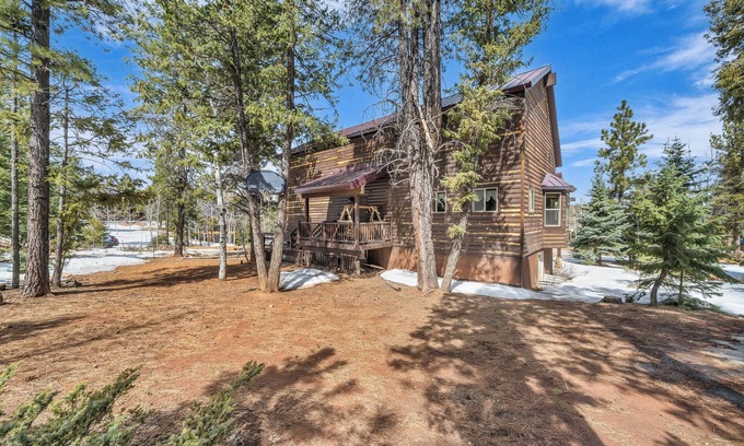 Duck Creek Village Cabin | The Lost Creek Lodge - A Perfect Escape for Families, Reunions, and Friends.