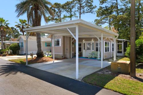 Upper Grand Lagoon House | The Love Shack (2/2)