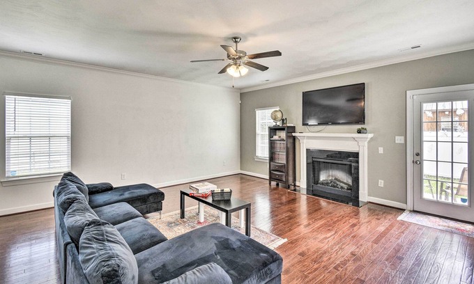 South Norfolk House | 'The Lucas:' Cheery House w/ Fenced Backyard!