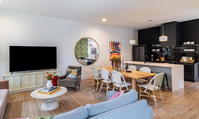 Germantown Apartment | The Magnolia - AvantStay | Sleeps 36, DT Nashville