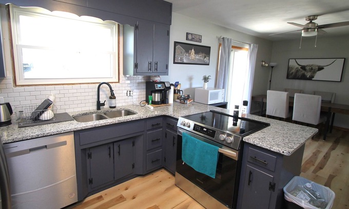 State College House | The Maine House in State College - 2 miles to PSU via walking path or car!