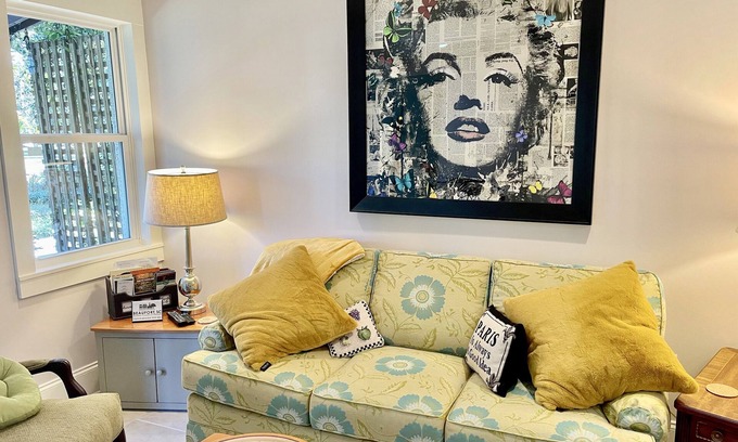 Uptown Apartment | The Manhattan Suite (Apartment 2), at Magnolia Court