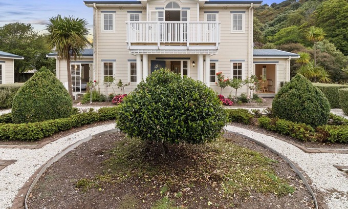 Bowentown House | The Manor - Bowentown Holiday Home