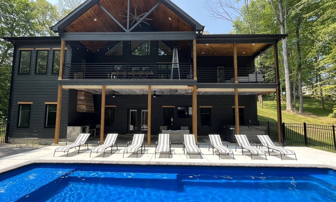 Smithville House | The Manor @ Center Hill Lake w/private pool