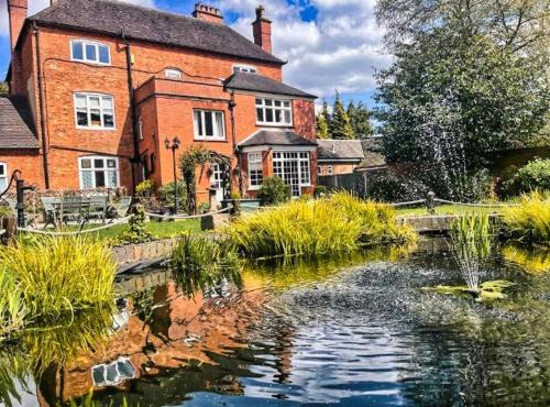 Cheadle House | The Manor Guest House
