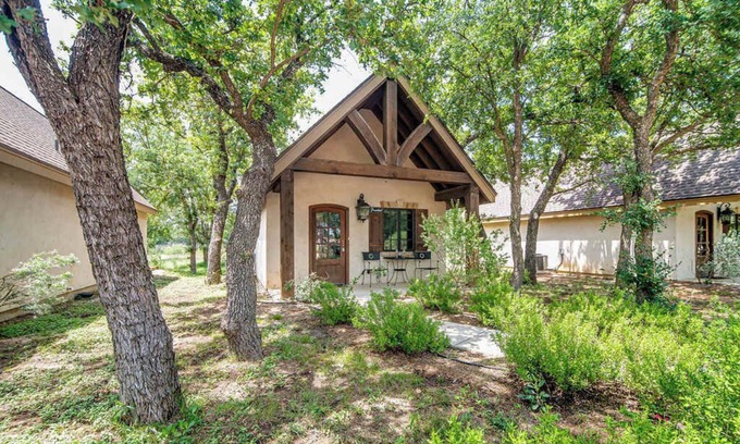 Fredericksburg Cabin | The Manor Haus at Messina Hof Hill Country Winery-Hof Haus