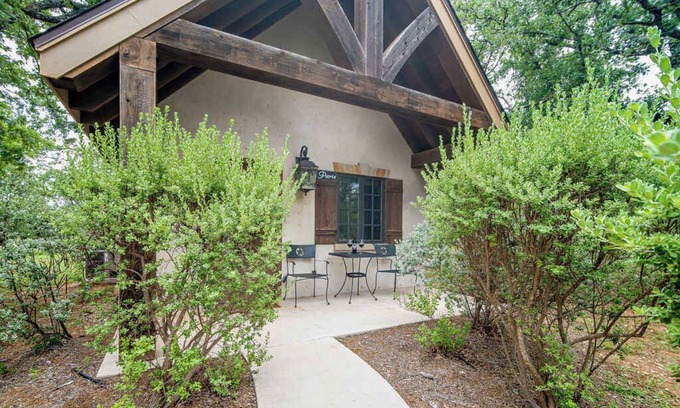 Fredericksburg Cabin | The Manor Haus at Messina Hof Hill Country Winery-Paris Haus