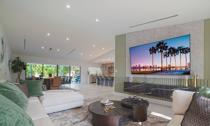 Richmond West Villa | The Mansion Pickleball, Golf and heated pool