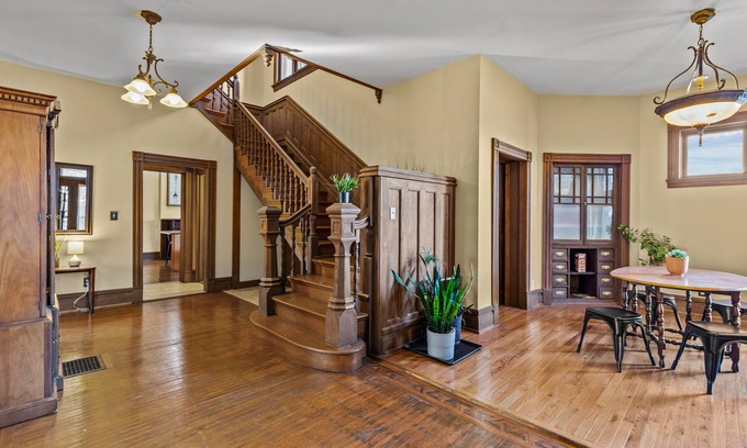 Lafayette Square House | The Marquis Manor | JZ Vacation Rentals