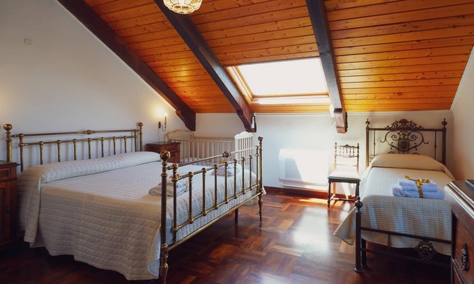 Angri Apartment | The Marquis’s Apartment – Artistic Retreat with Vesuvius View