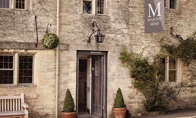 Meysey Hampton Hotel | The Masons Arms