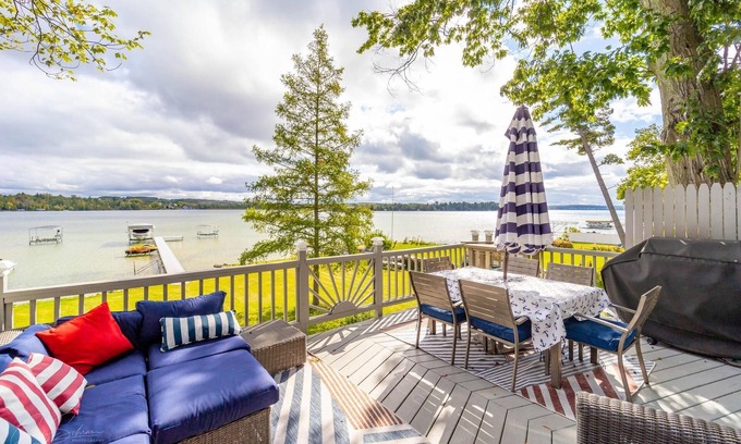 Elk Rapids House | The Memory Maker on Elk Lake, Fall Color Availability, Wineries, Golf, Kayaks
