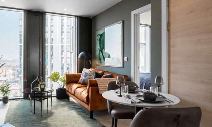 The Westside Apartment | The Mercian 1 XVIII- 1BDR |STUNNING CITY SKYLINE VIEWS! 24-Hour GYM | CINEMA roo