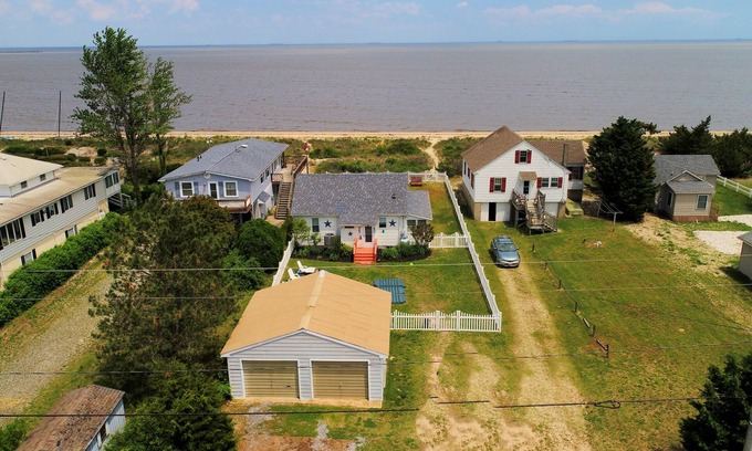 Slaughter Beach Cottage | The Mermaid Cottage WaterFront Cottage