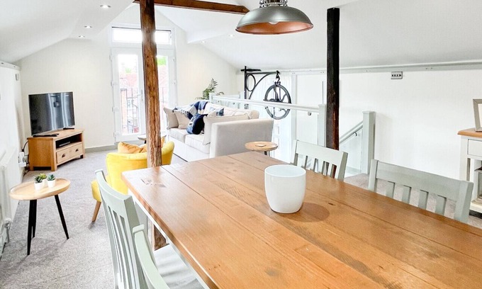 Petworth Apartment | The Mews Pet-Friendly + Parking