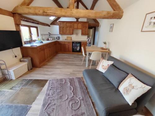 Bidford-on-Avon Apartment | The Milking Parlour - Cottage within farm grounds