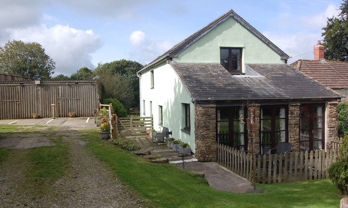 Torrington House | THE MILKING SHIPPON AT THORNE, family friendly in Great Torrington