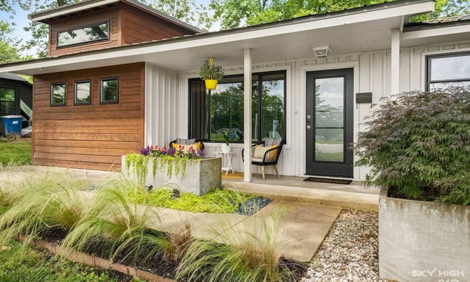 Downtown House | The Modern Urban Mustard Seed Downtown Bentonville
