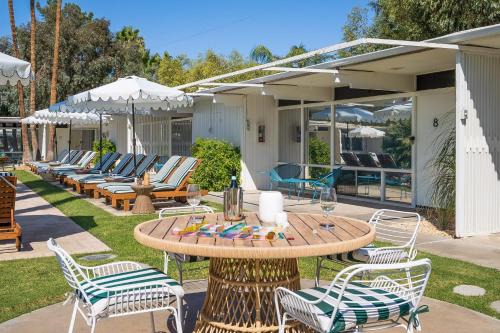 Desert Park Estates Hotel | The Monkey Tree by AvantStay Mid-Century Modern Oasis with Pool