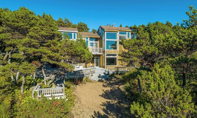 Oregon Coast House | The Montage in Seal Rock: A perfect blend of the Pacific Northwest.