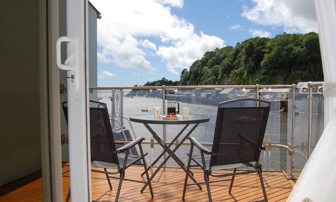 Borth-y-Gest Cottage | THE MOORINGS, romantic, character holiday cottage in Porthmadog