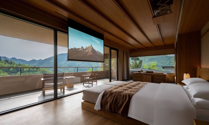 Guang'an Hotel | The Mountain Route