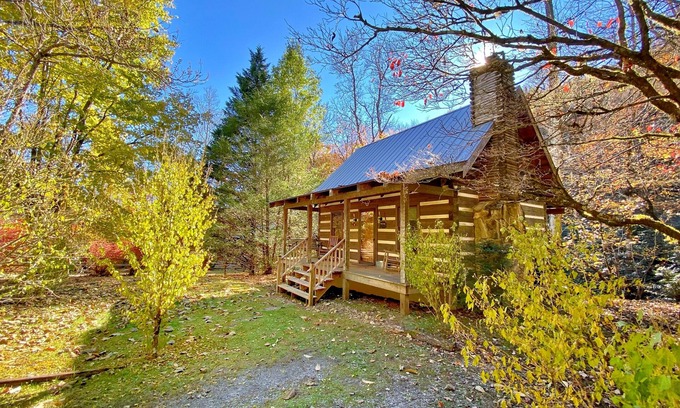 Otto Cabin | The Mountains are Calling! Visit Sassafras Rock | Turnstone Log Cabins