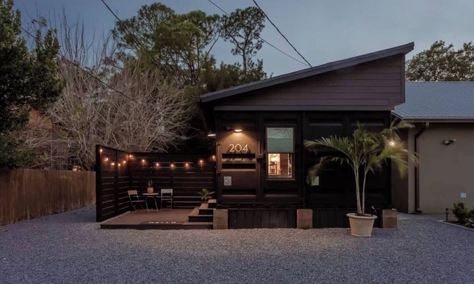 Fort Walton Beach Apartment | The Murphy House | Container Home | Downtown
