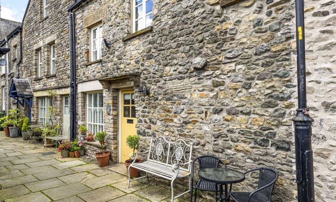 Kirkby Lonsdale House | The Mustard Pot - Kirkby Lonsdale Town Centre