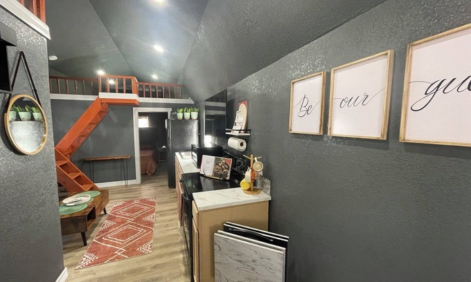 Brazoria Cabin | The Natasha Cabin: Cozy 3-Bed Retreat by the River