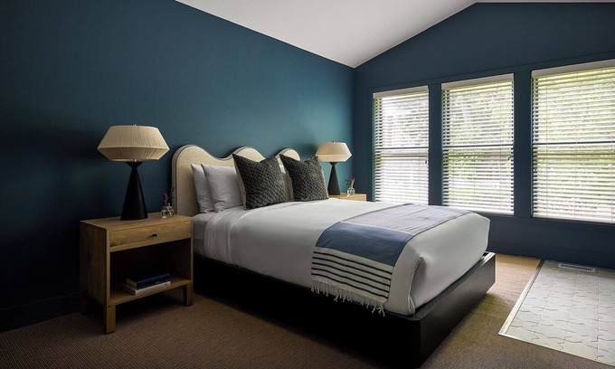 New Buffalo Apartment | The Neighborhood Hotel - New Buffalo 102 - Queen, Pet Friendly